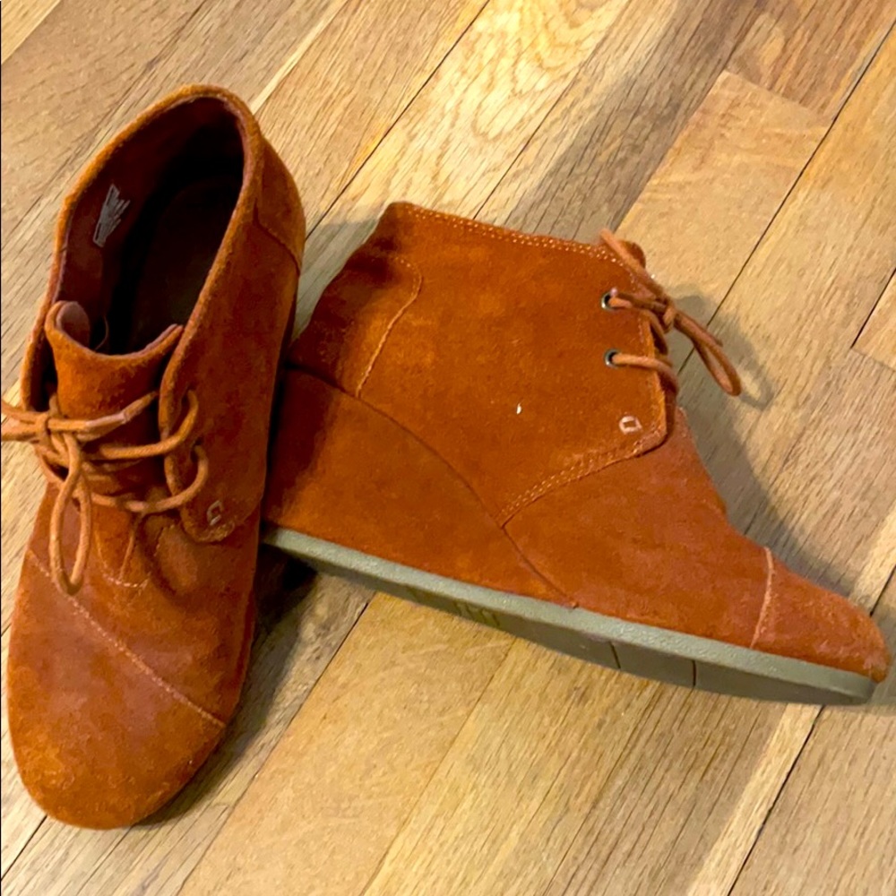 Toms Wedge Booties size 8.5